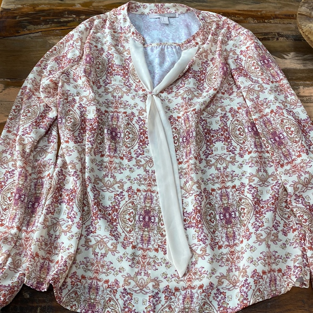 3 item bundle for $15✨ Patterned blouse